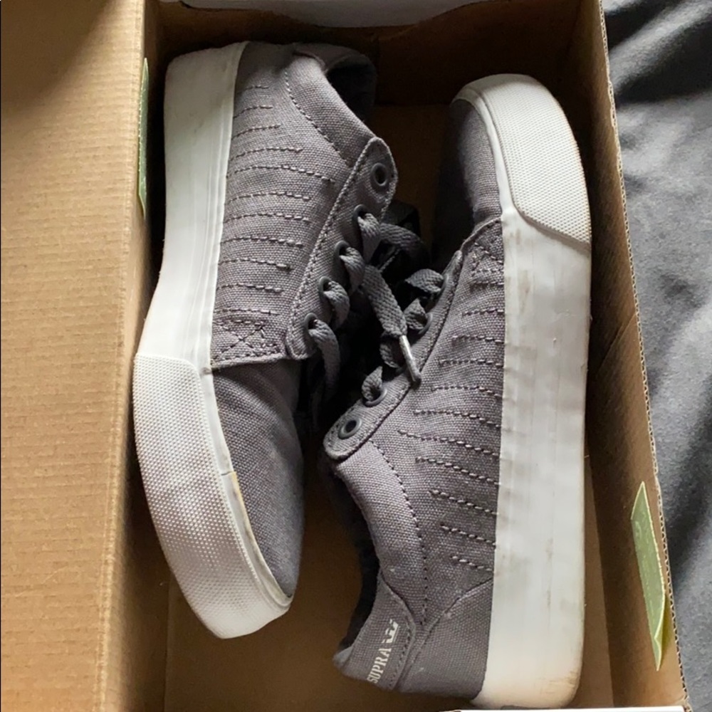 Charcoal (grey) Supras